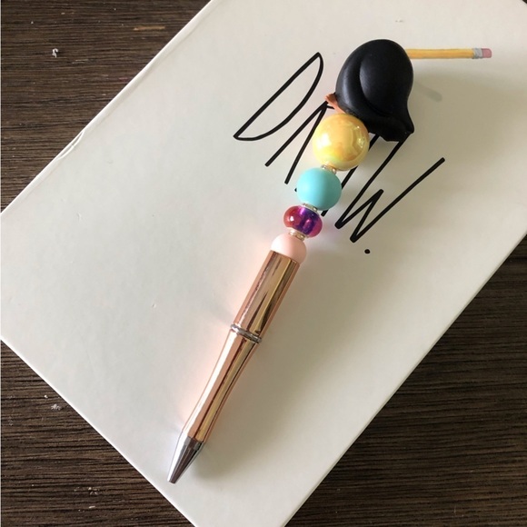 Disney Doorables: Pocahontas: Pocahontas handmade beaded pen - Picture 3 of 3